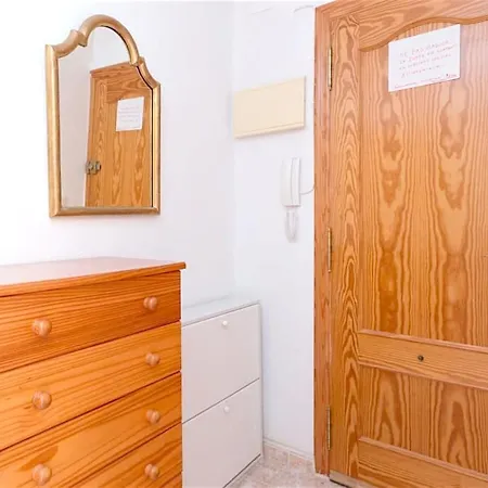شقة 3 Bedrooms Appartement At Torrevieja 80 M Away From The Beach With Sea View Terrace And Wifi تورّيفيِخا