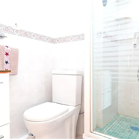 3 Bedrooms Appartement At Torrevieja 80 M Away From The Beach With Sea View Terrace And Wifi تورّيفيِخا